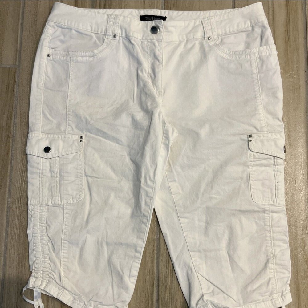 White House Black Market Pedal Pusher 12 White crop "Slim Pedal Pusher"